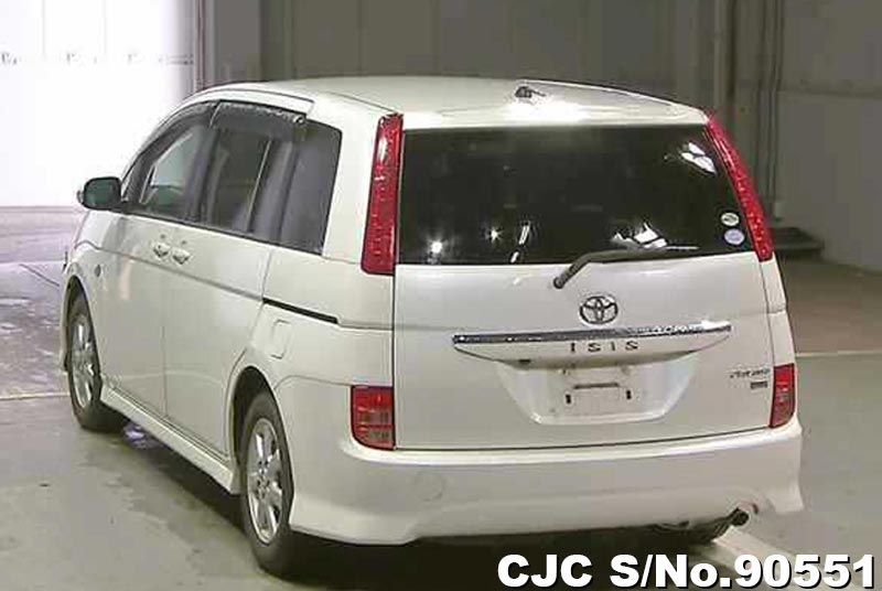 Toyota isis 2010 характеристики